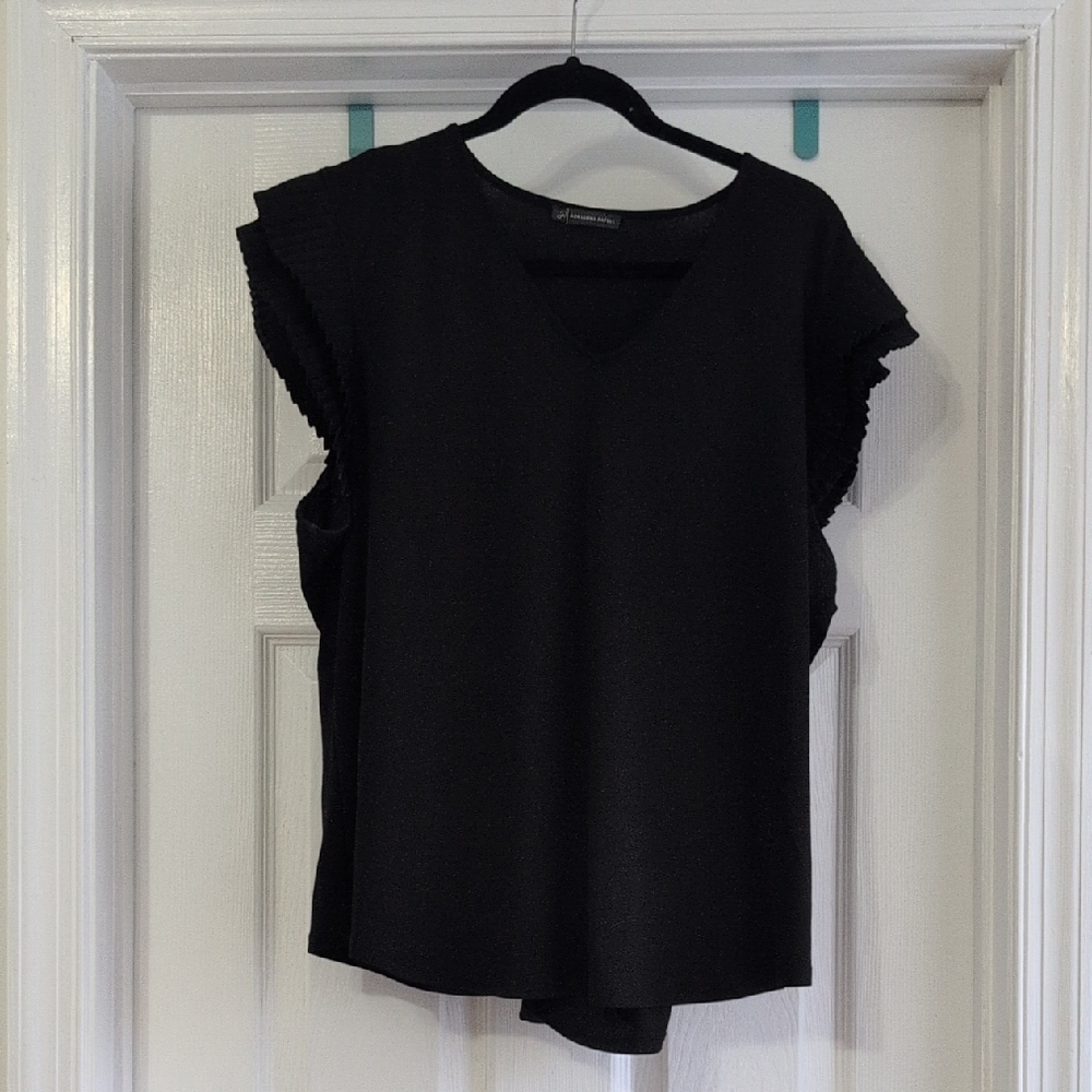 Adrianna Papell Black V-Neck Blouse